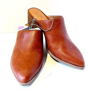 Universal Thread NWT Cognac Faux Leather Pointed Toe Heeled Mules